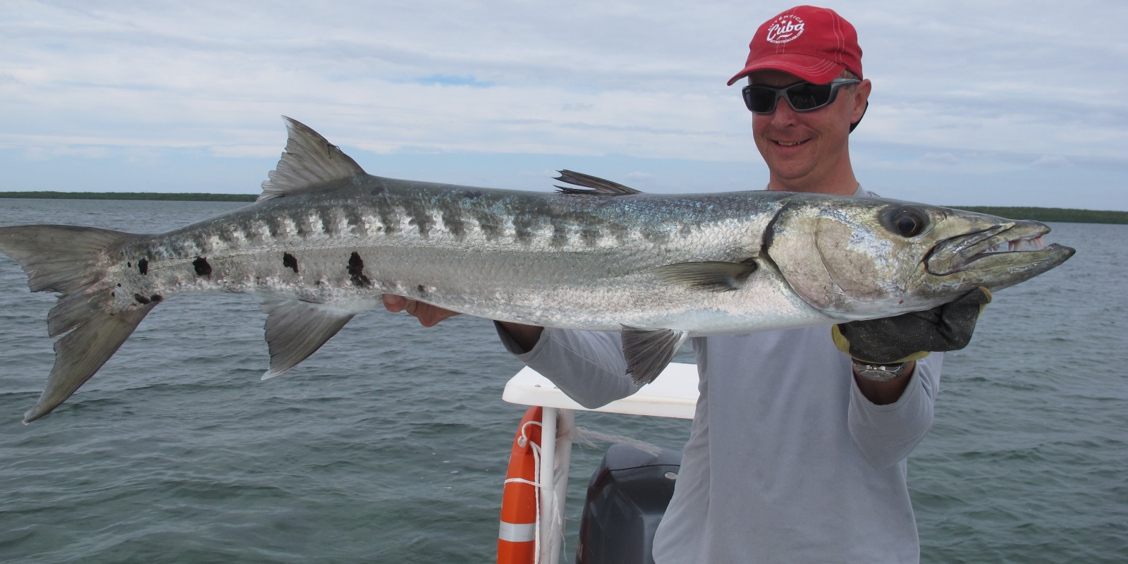 La Team WFT à Cuba, ici avec un beau barracuda
